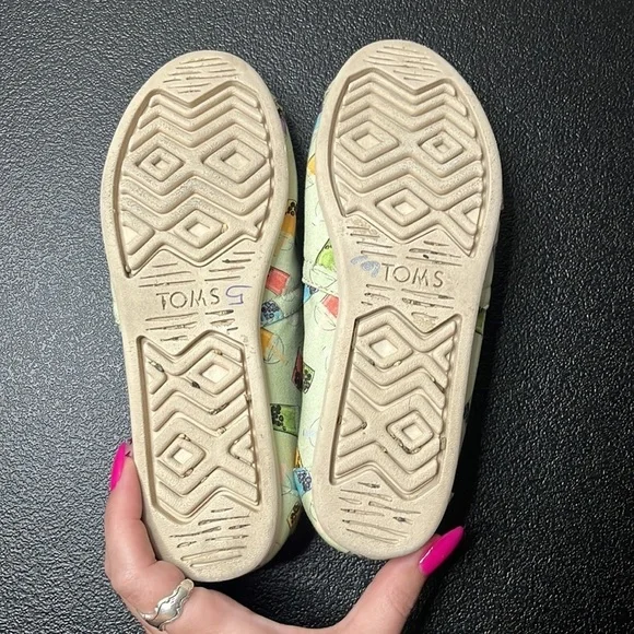 LIMITED edition Boba toms! Toms shoes, slip pjs, canvas W6.5 - Picture 2 of 3
